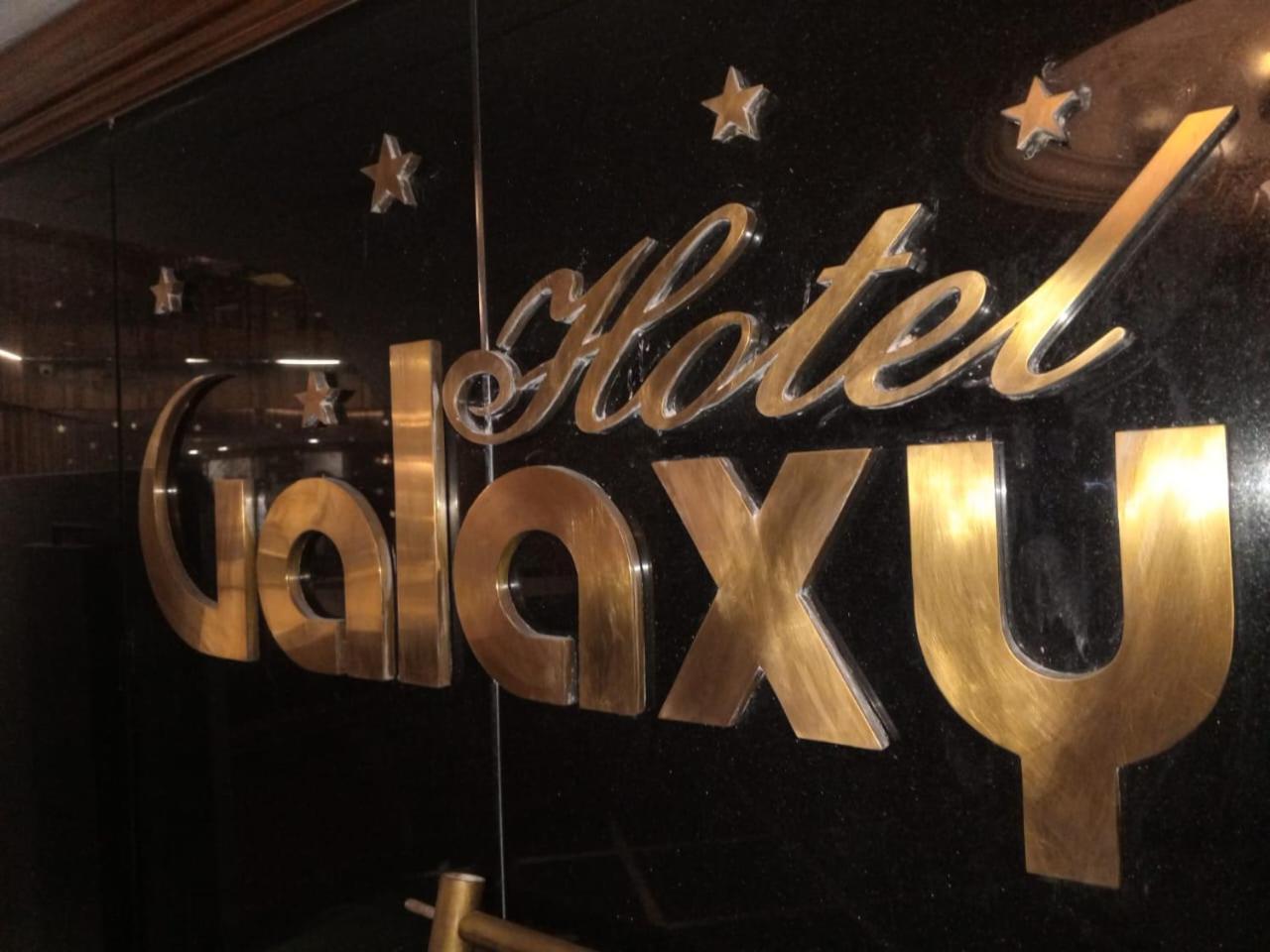 Hotel Galaxy Surat Eksteriør billede