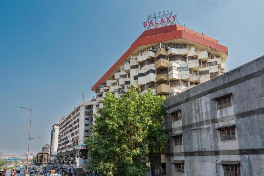 Hotel Galaxy Surat Eksteriør billede