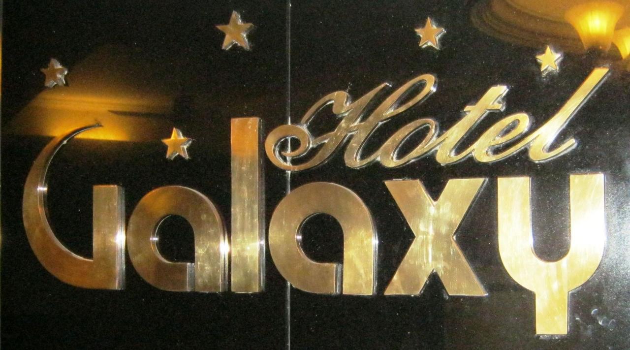 Hotel Galaxy Surat Eksteriør billede