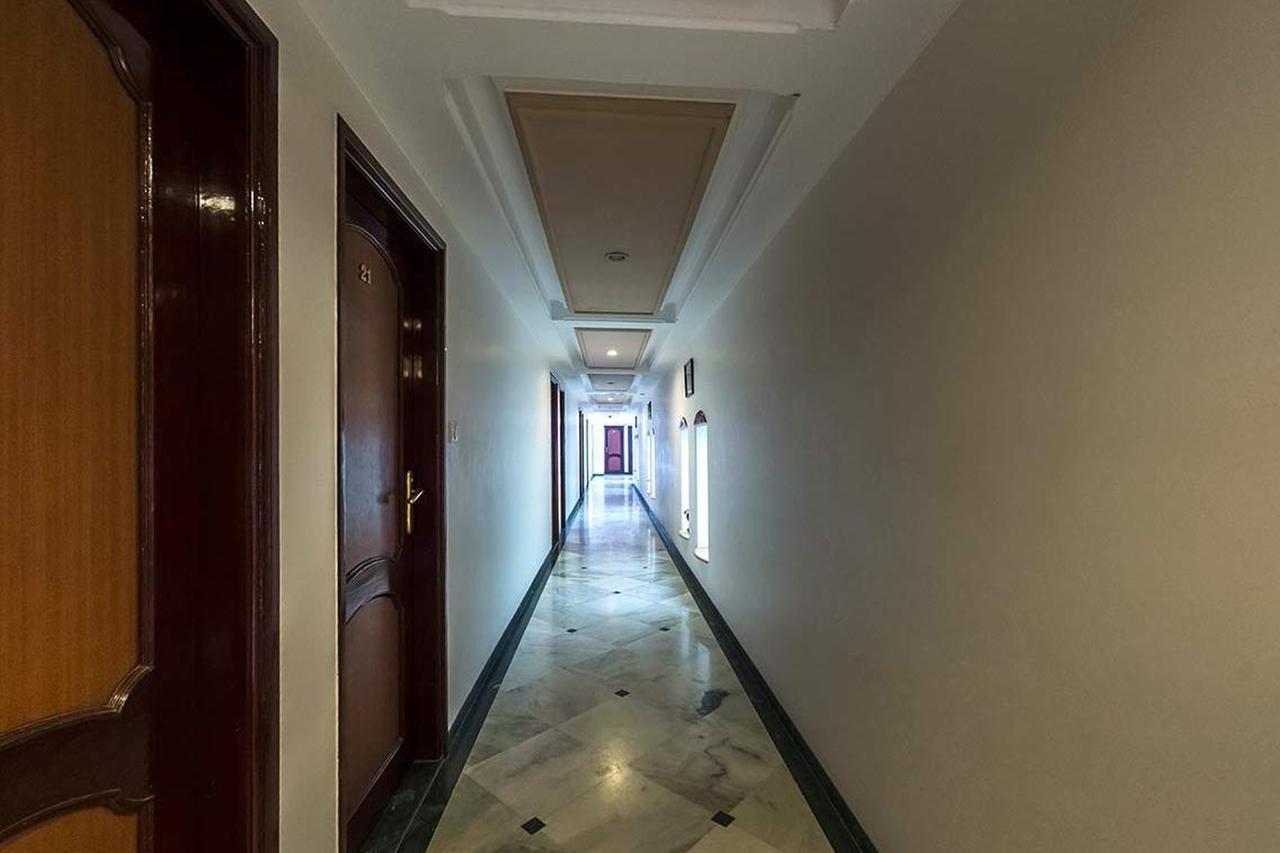 Hotel Galaxy Surat Eksteriør billede